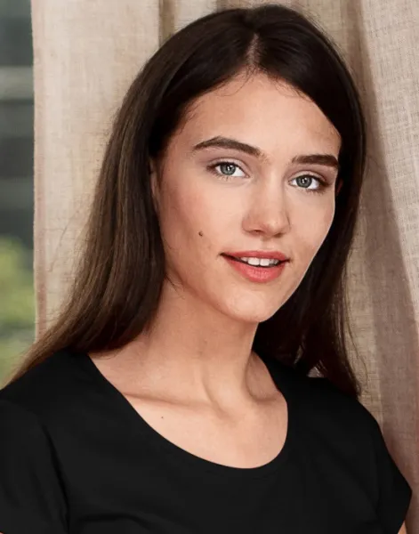 Ženska tanka majica kratkog kroja s okruglim izrezom - Dublji okrugli izrez