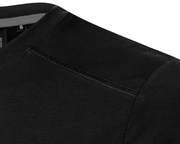 Muška majica ukrašena - Ukrasni prošivi na gornjoj prednjoj strani